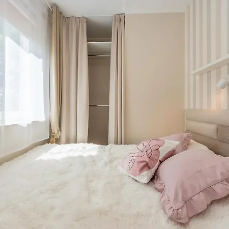 Glow Apartments, Park Reagan *