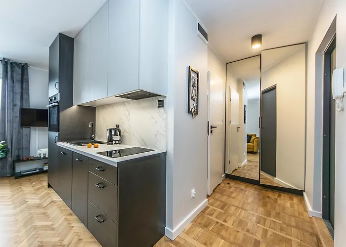 Glow Apartments, Park Reagan