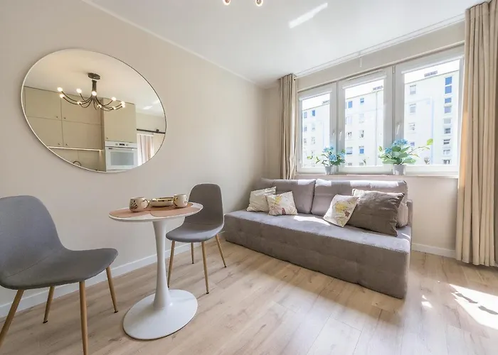 Glow Apartments, Park Reagan