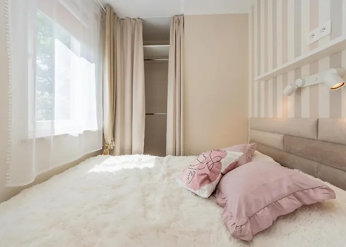 Glow Apartments, Park Reagan *