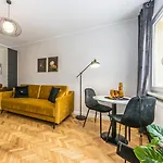 Διαμέρισμα Glow Apartments, Park Reagan *